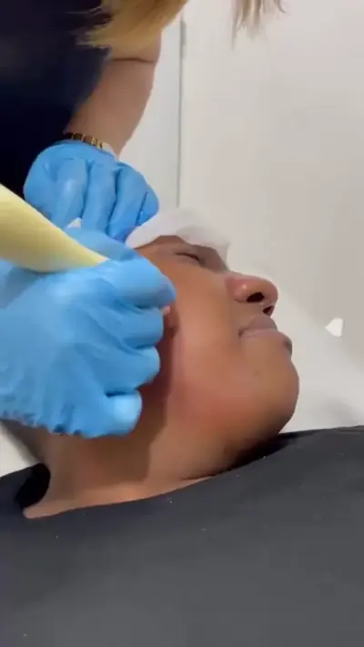 Tratamiento facial en cabina